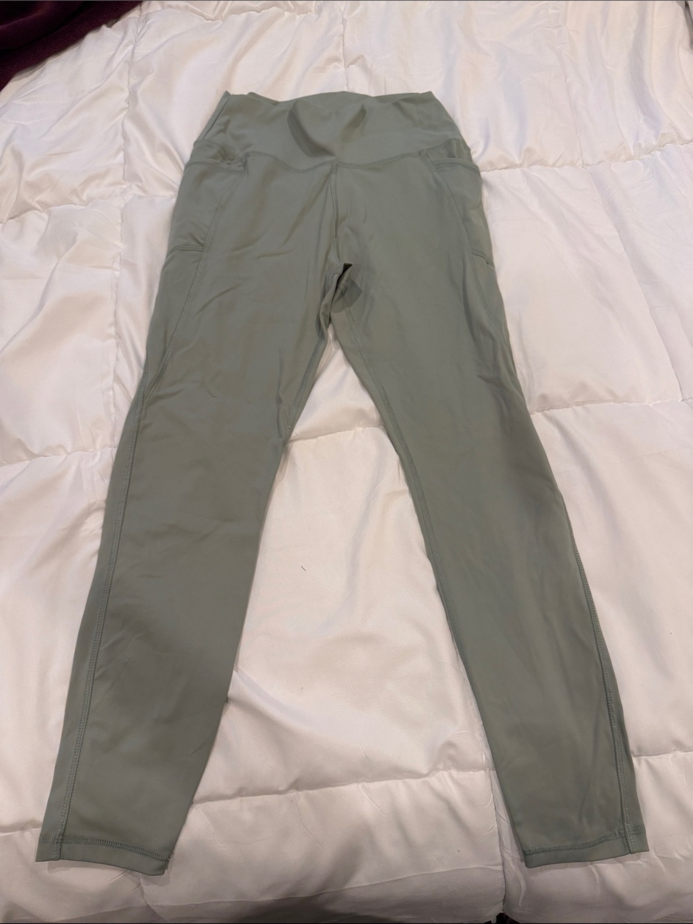 Meadow Lane High-Waist Leggings with Side Pockets in Sage Green